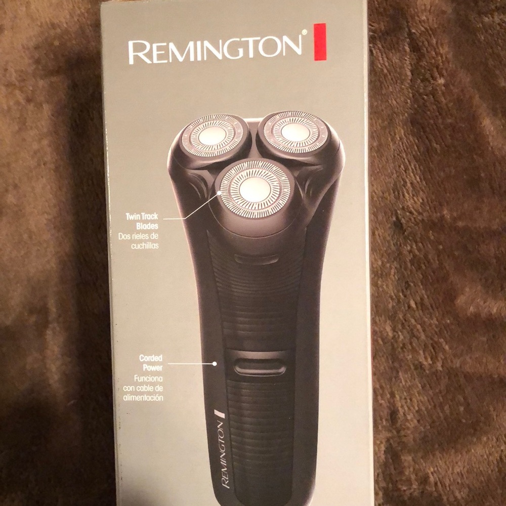 Remington R405: R2 Rotary Shaver Razor, Micro Flex Technology Twin Track Blade - Picture 2 of 2